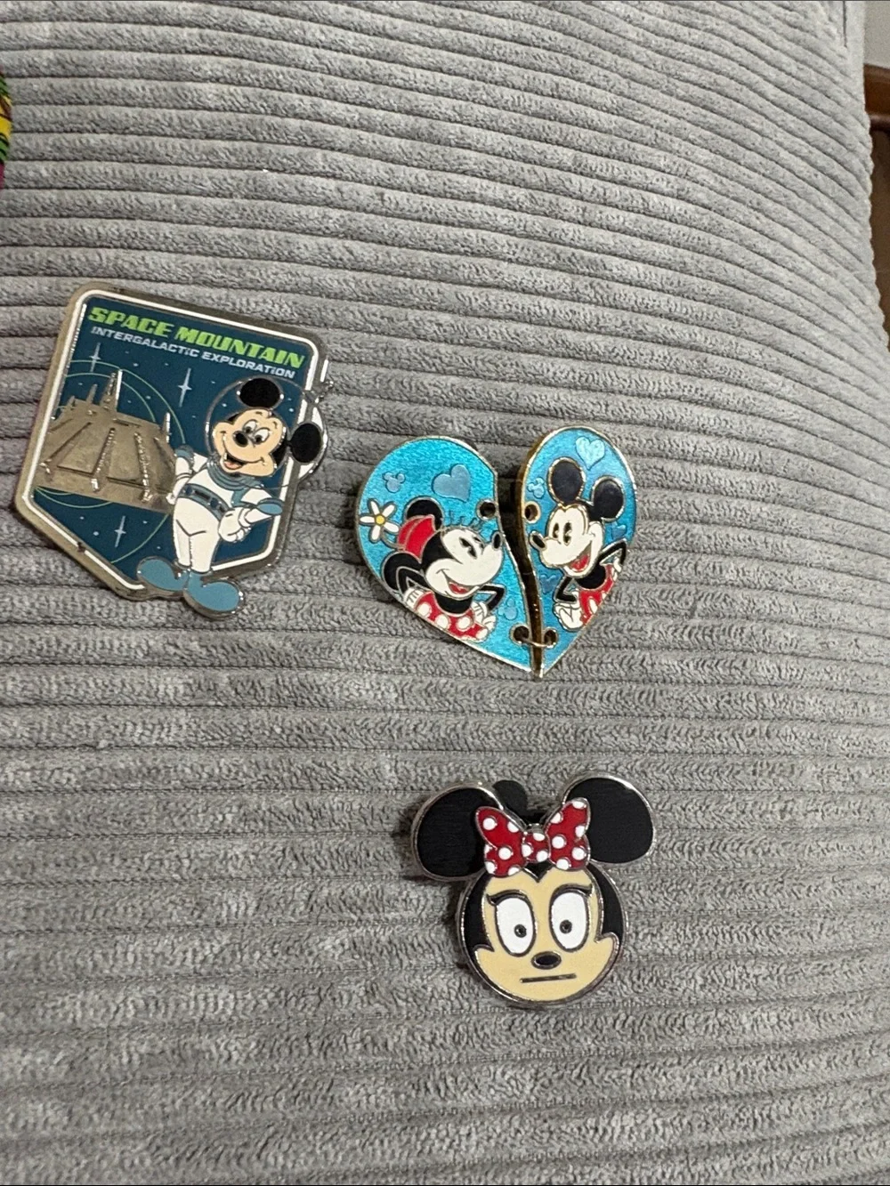 Disney Enamel Pin Set Women OS Blue Red Good Mickey Minnie Space Mountain Heart